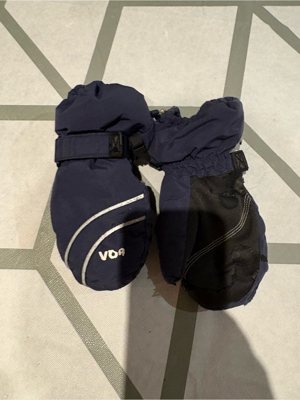 Free with purchase Navy Kids Winter Mittens with Grip